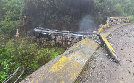 Bus accident kills 14 in Ecuador
