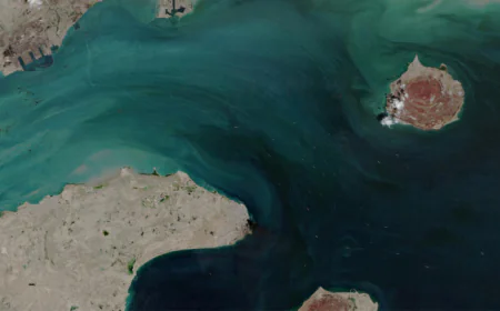 Iran threatens to again close Hormuz, if US blockade continues