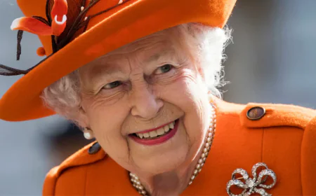 British royals choose historian to write queen biography