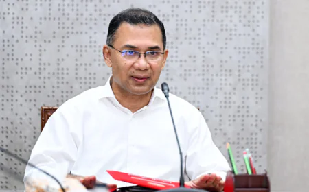 PM chairs meeting on water management at secretariat