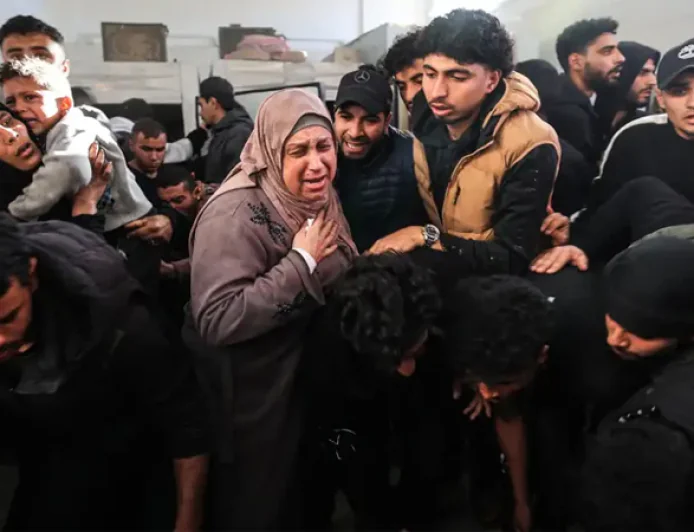 Gaza hospital says clashes, Israeli strikes kill 10