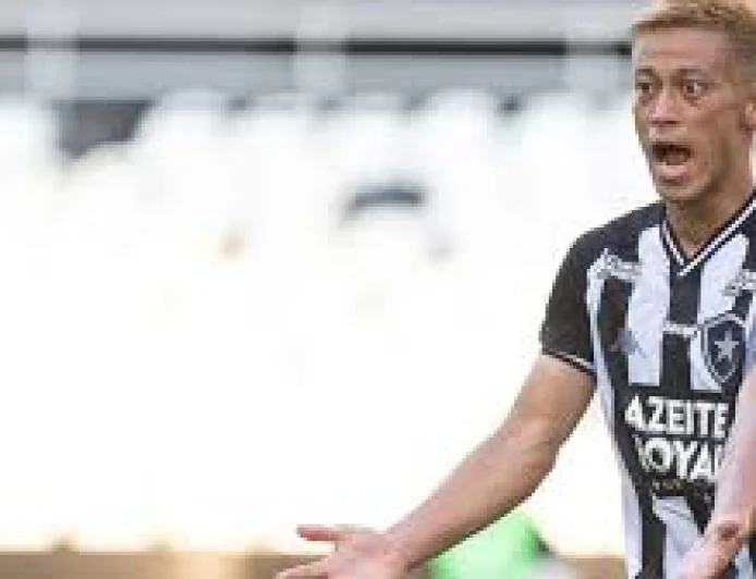 Former Japan and AC Milan star Honda laces up boots again at 39