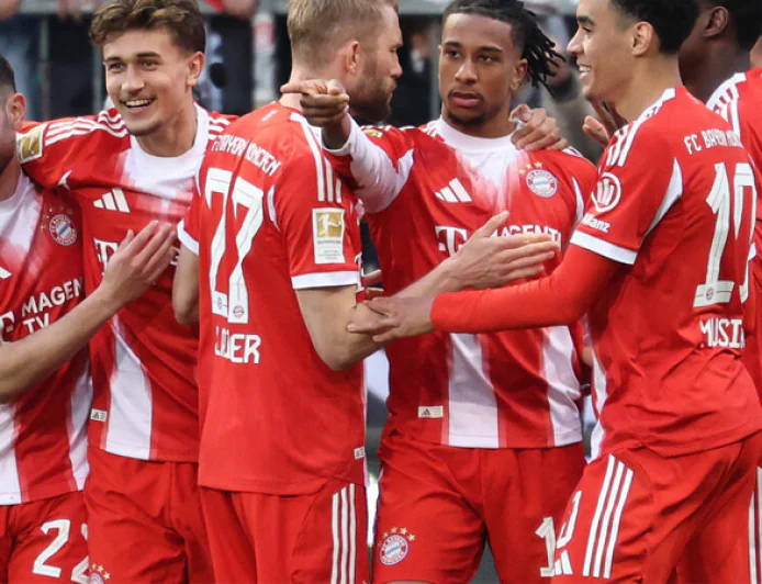 Record-breaking Bayern march closer to Bundesliga title