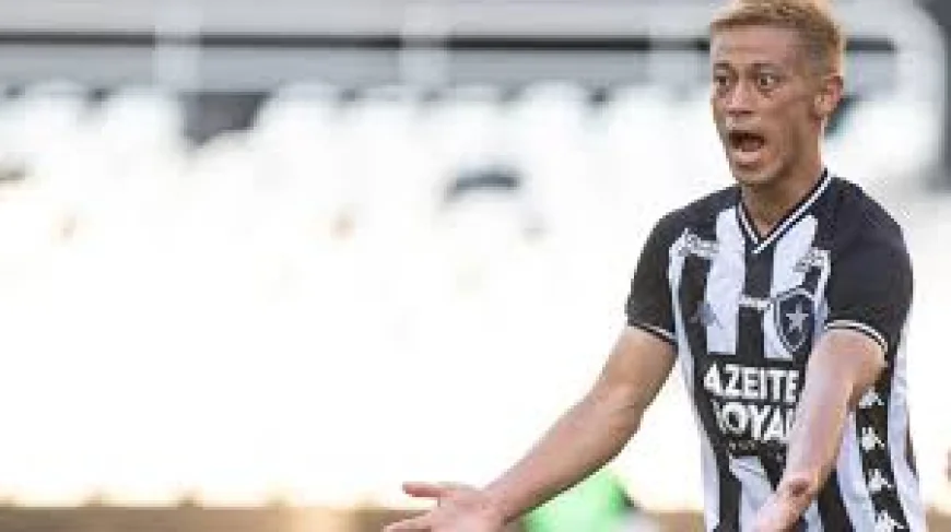 Former Japan and AC Milan star Honda laces up boots again at 39