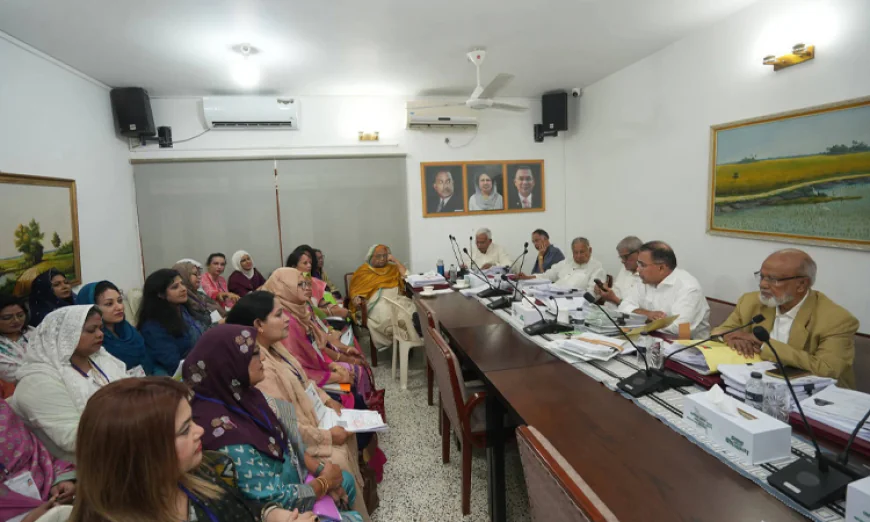 Tarique Rahman works at his party office past midnight