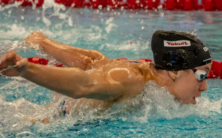 Walsh clocks 54.33 to break 100m fly world record