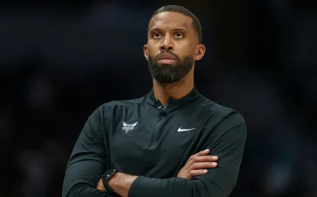 NBA Hornets sign head coach Lee to contract extension