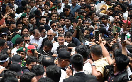 PM walks through DU campus, sets unprecedented example