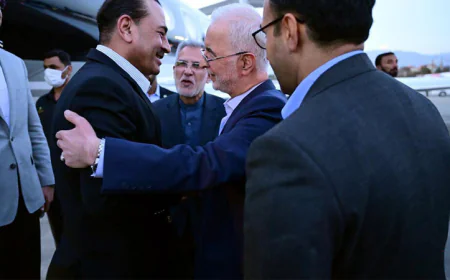 Pakistan army chief in Tehran as Iran weighs US peace offer