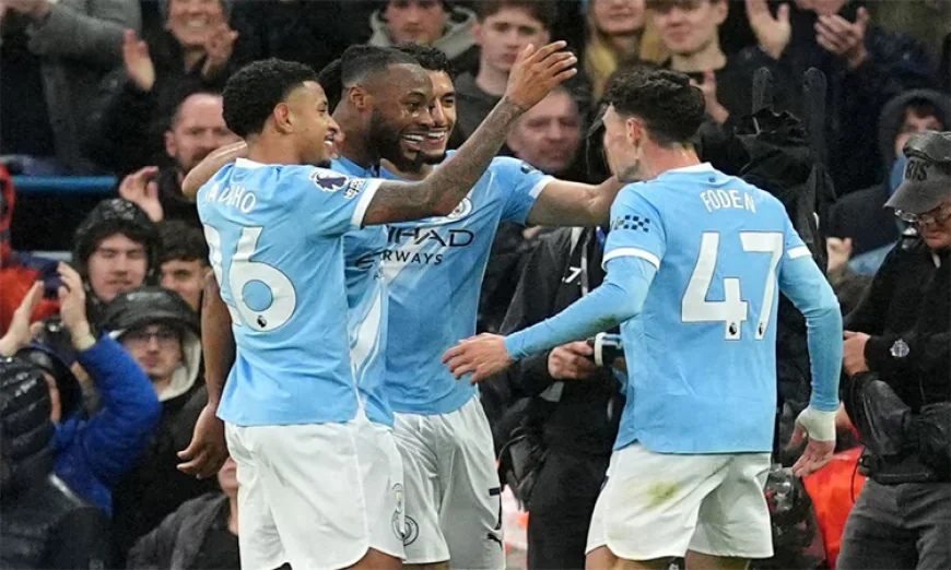 Man City see off Palace to keep pressure on Arsenal