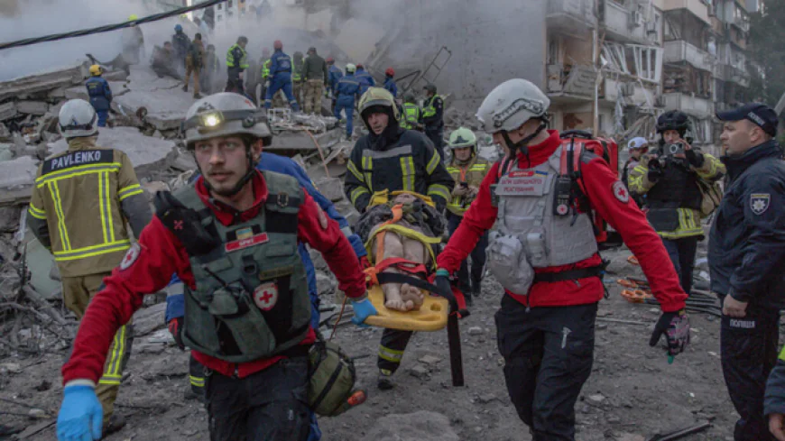 Russia pummels Kyiv, killing at least 21 and denting peace hopes