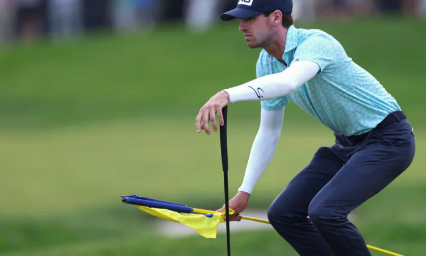 Pal in last duo could ease nerves for PGA leader Smalley
