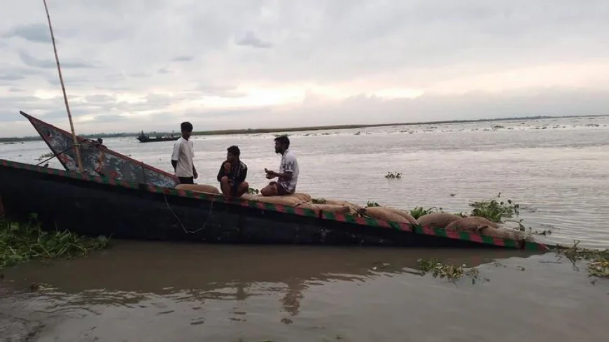 Boats with VGF-rice sink in Brahmaputra at Fulchhari