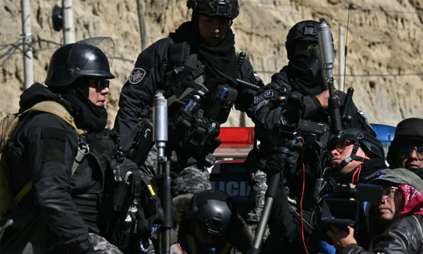 Bolivian police confront protesters blockading roads