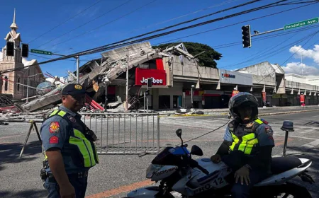 Major Quake Off Philippines Kills at Least 31, Dozens Still Missing