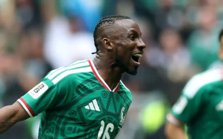 Julian Quinones Nets First Goal of the World Cup for Mexico