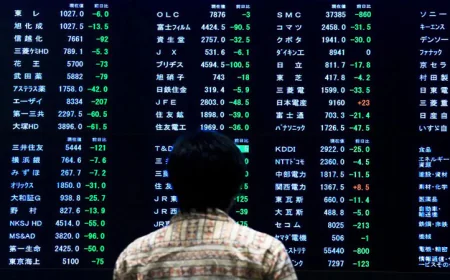 Japan, South Korea Stocks Surge on Hopes of Iran Deal