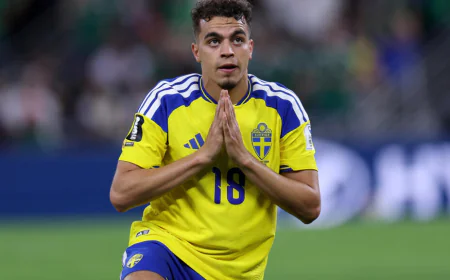 Sweden crush Tunisia 5-1 to take control of World Cup group