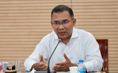 PM Calls for Media Support in Building a Humane State