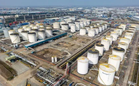 Oil Extends Losses, Stocks Rise Ahead of US-Iran Peace Talks