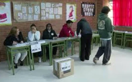 Polls Open in Colombia's Presidential Runoff