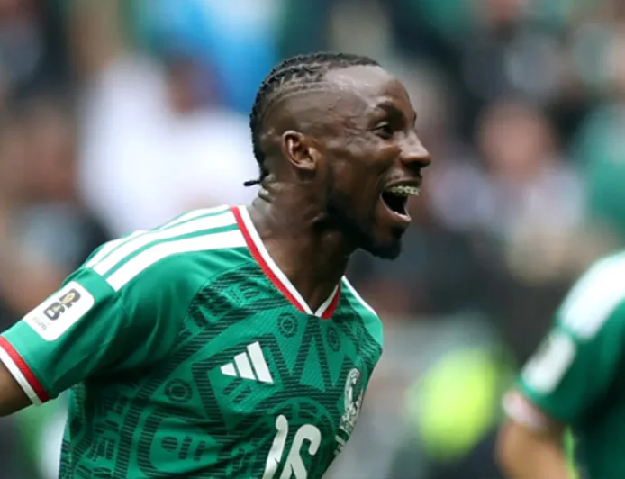 Julian Quinones Nets First Goal of the World Cup for Mexico