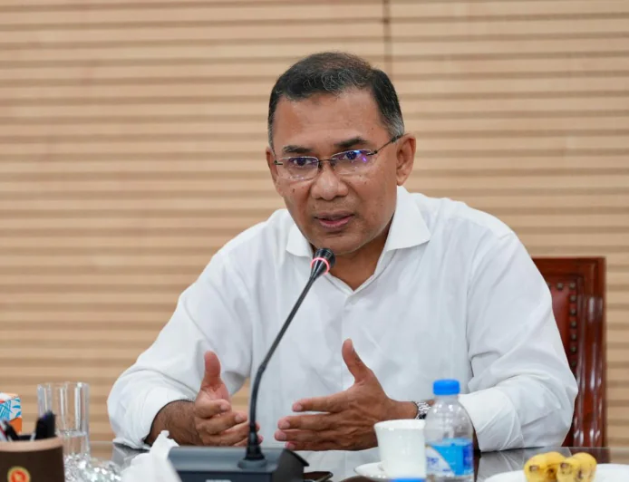 PM Calls for Media Support in Building a Humane State