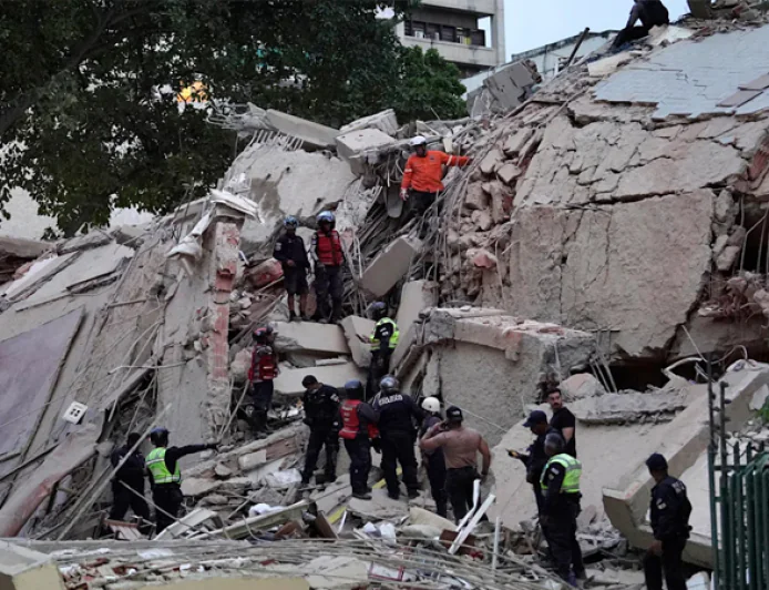 Venezuela earthquakes kill 920; tens of thousands remain missing