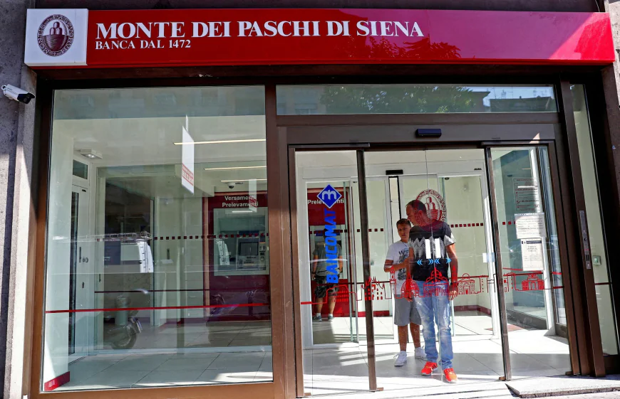 Italy's Intesa launches rival 31 bn euro bid for MPS