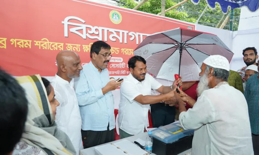 BDRCS Distributes Umbrellas Among Pedestrians, Traffic Police in Rajshahi