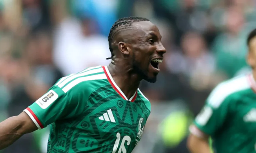 Julian Quinones Nets First Goal of the World Cup for Mexico