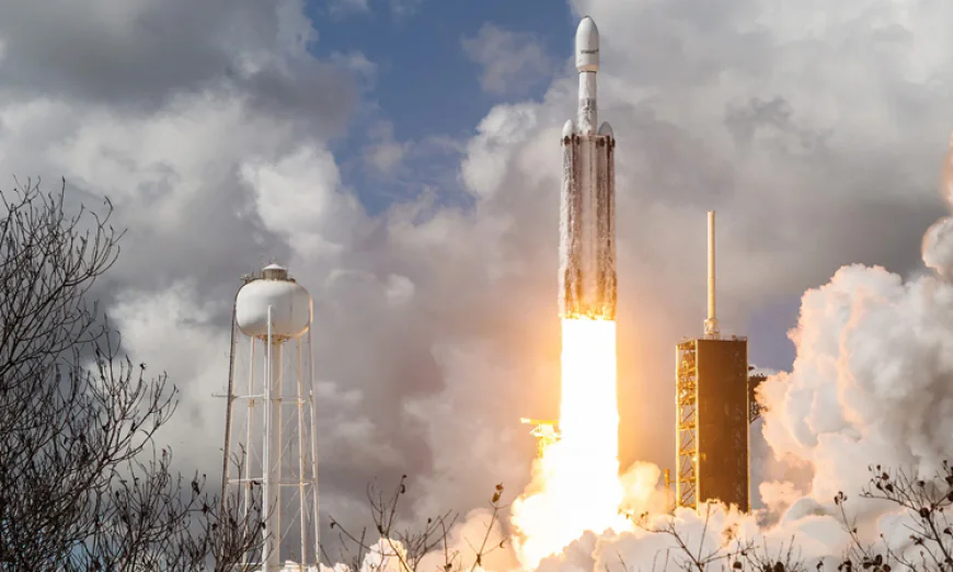 SpaceX Launches Falcon 9 Just Before IPO Debut