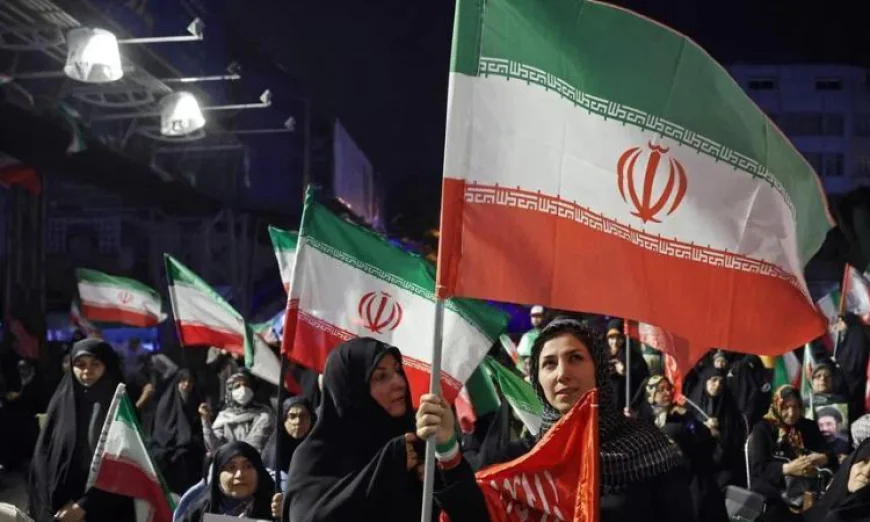 Dozens protest Iran–US peace deal outside foreign ministry, media reports
