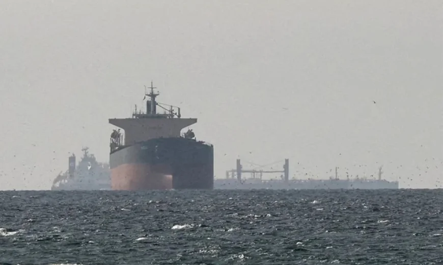 Oil prices fall over 4% after US–Iran deal to reopen Strait of Hormuz
