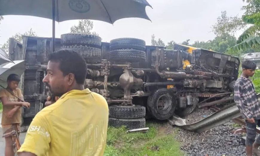 Train services in Kurigram halted as truck overturns on railway tracks