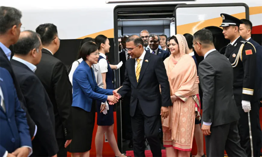 Prime Minister receives grand welcome upon arrival in Beijing