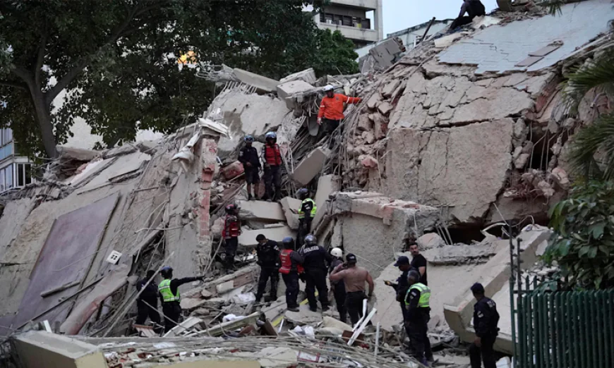 Venezuela earthquakes kill 920; tens of thousands remain missing