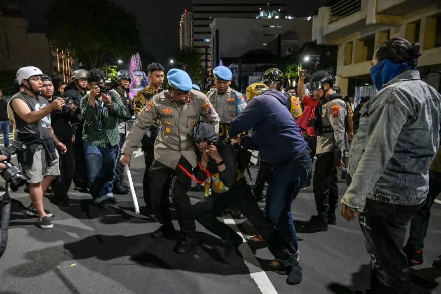 Indonesian police arrest dozens during anti-government protests