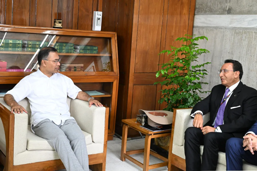 PM Urges Banglalink to Cut Internet Prices