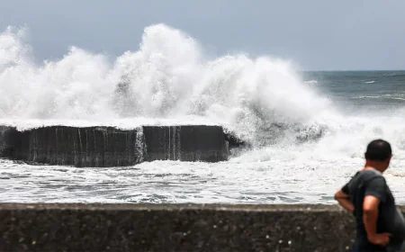 Typhoon-triggered landslide kills 10 in Philippines