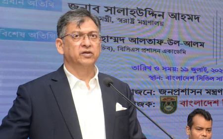 Salahuddin Calls for Politically Neutral Civil Service