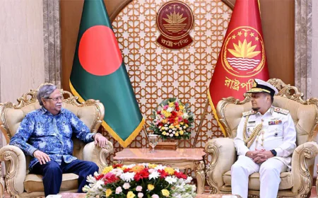 Outgoing Navy chief meets the President on farewell call
