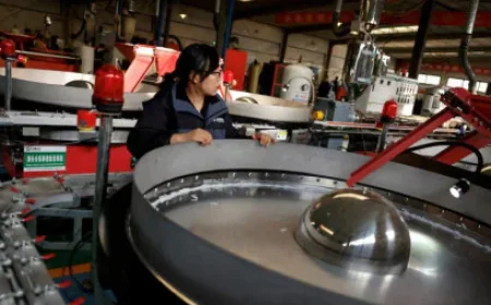 China Factory Activity Slumps in July, Misses Forecasts