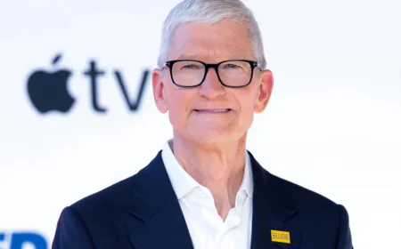 Apple Beats Estimates in Cook’s Final Quarter, but Shares Fall