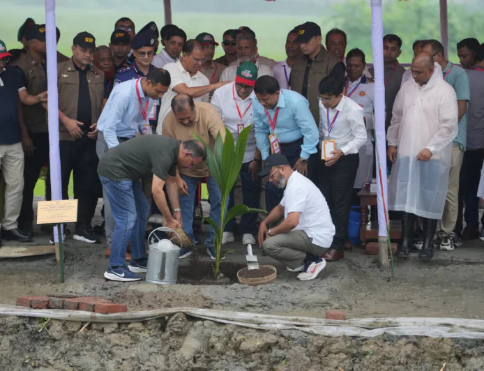 PM inaugurates tree plantation campaign in Gournadi
