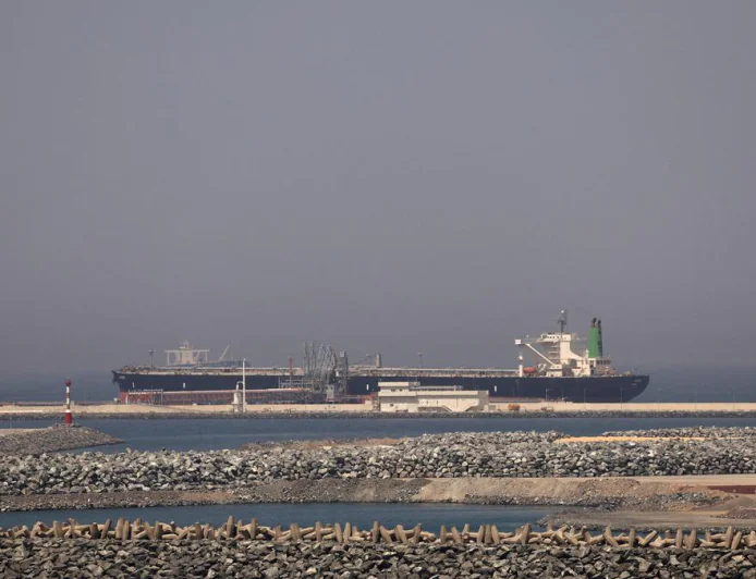 Iran Guards Halt Three Oil Tankers in Strait of Hormuz: Media