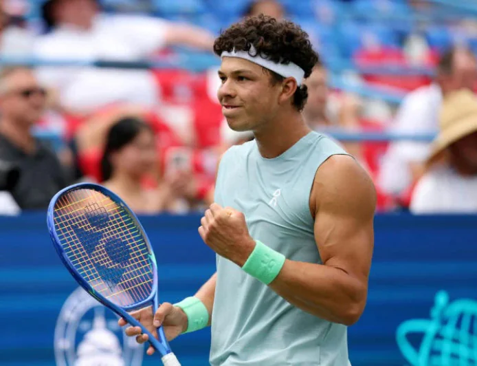 Shelton Beats Damm in Washington as Venus Exits