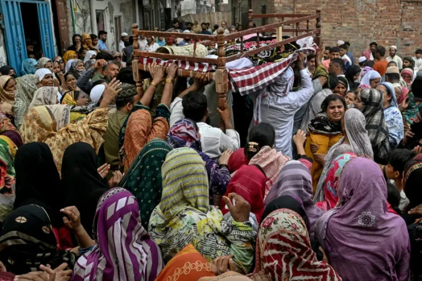 Pakistan Mourns 14 Children Killed in Roof Collapse