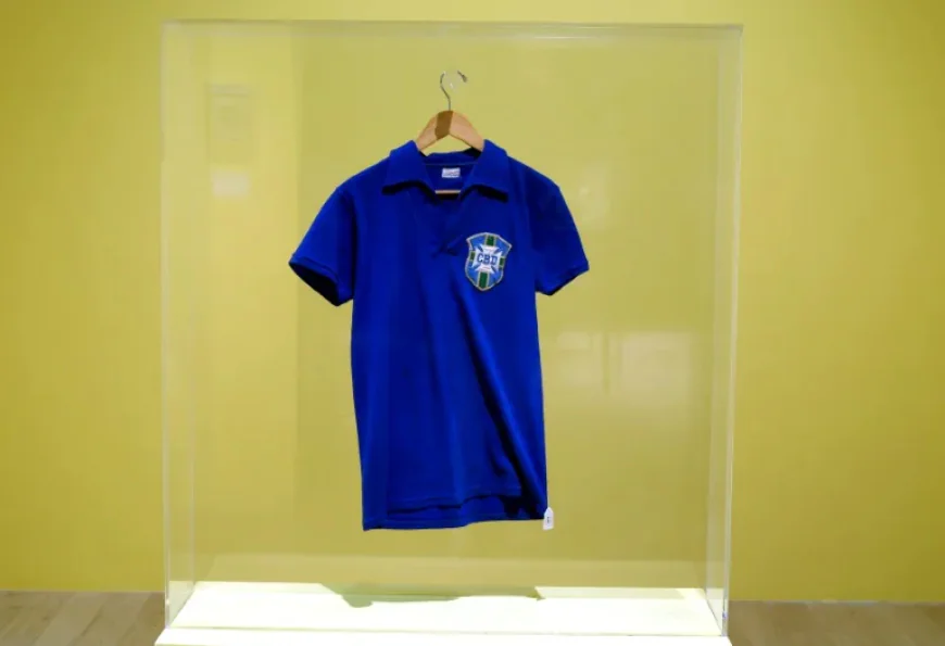 Pele's World Cup jersey sells for $4.9m at US auction
