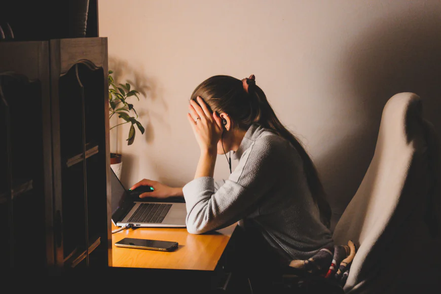 Govt vows tougher crackdown on online violence against women